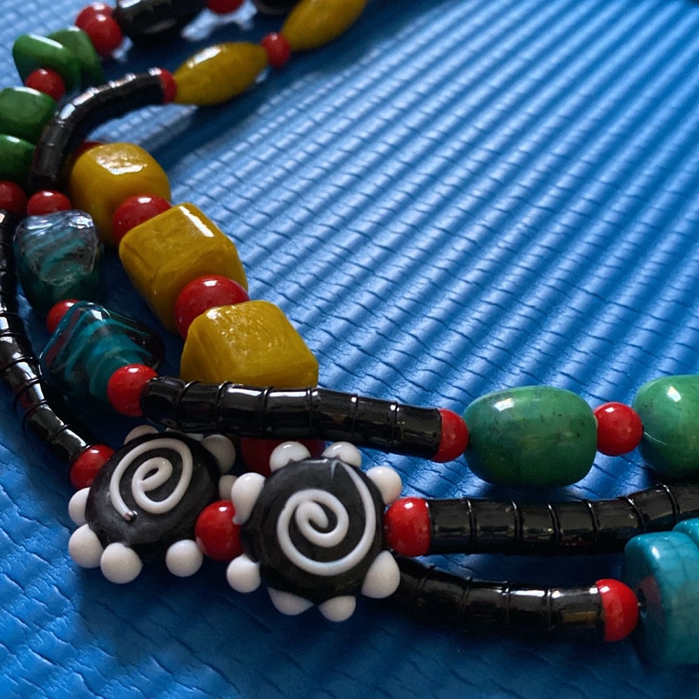 Colorful and black Beaded triple Necklace - Picture 16 of 17